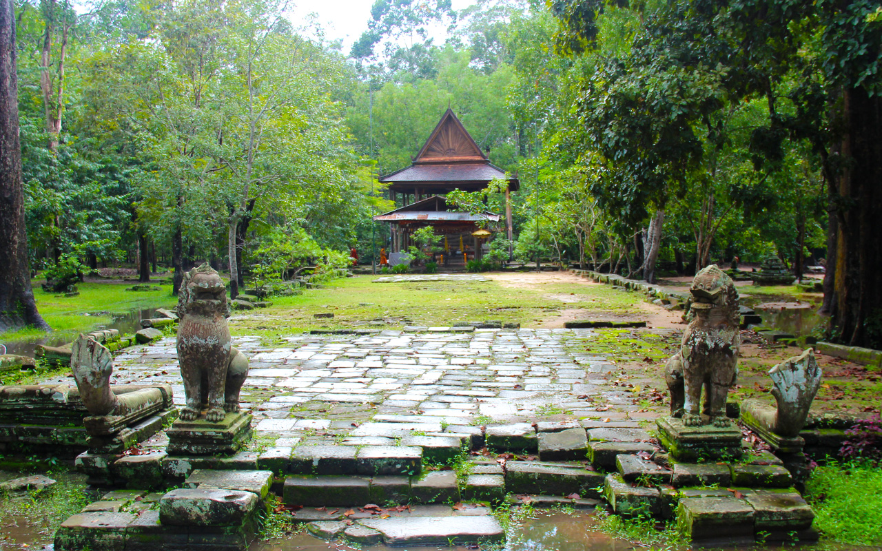 Tep Pranam Temple - Cambodia Attractions